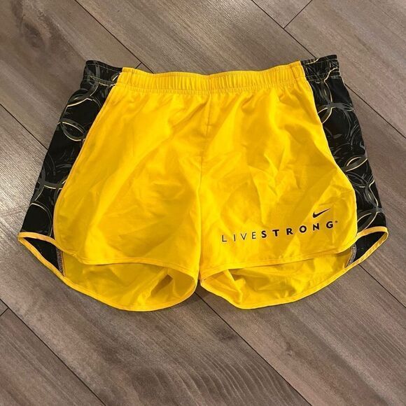 Nike‎ LiveStrong Yellow Athletic Workout Shorts Women Medium Bin E-48 - Picture 1 of 5